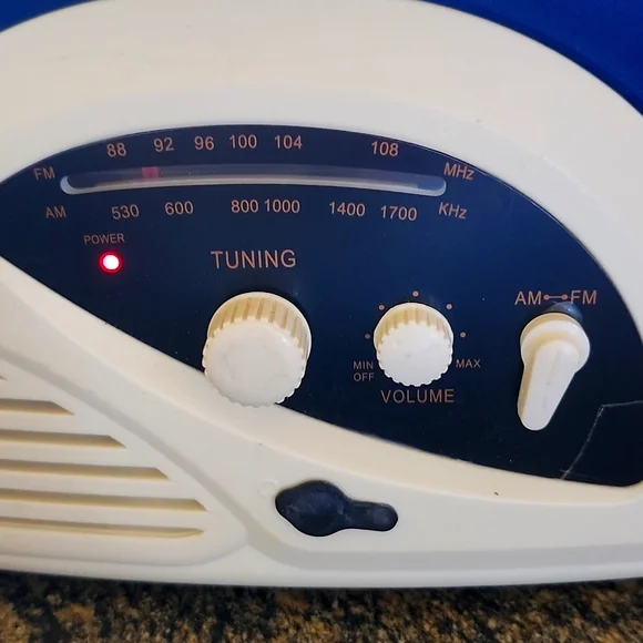 Adventure Cooler With Built In Radio - NWT - Picture 4 of 12